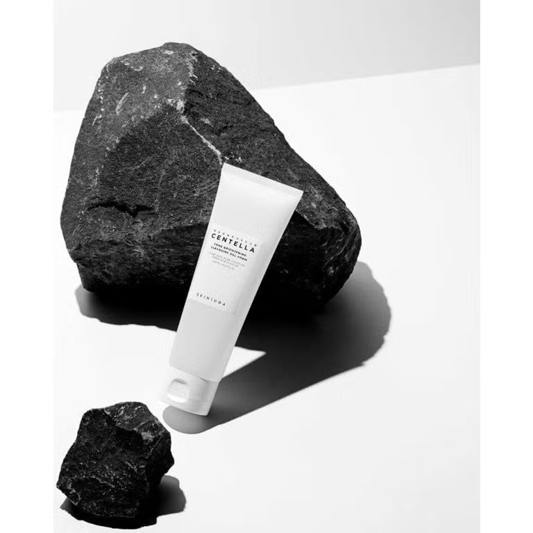 SKIN1004 Madagascar Centella Tone Brightening Cleansing Gel Foam 125ml – Gentle Brightening Face Cleanser for Sensitive Skin